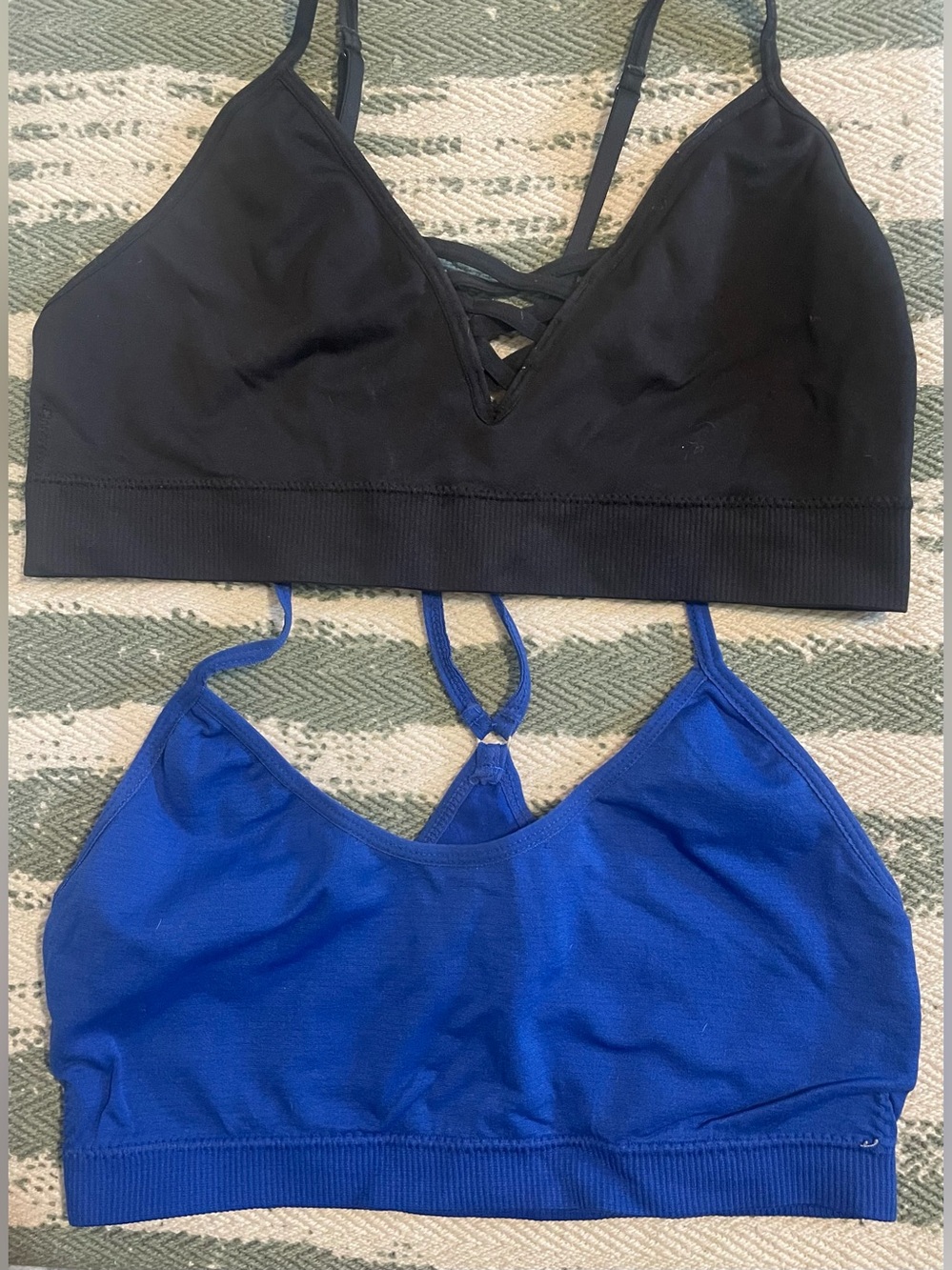 Set of 2 sports bra. Size small